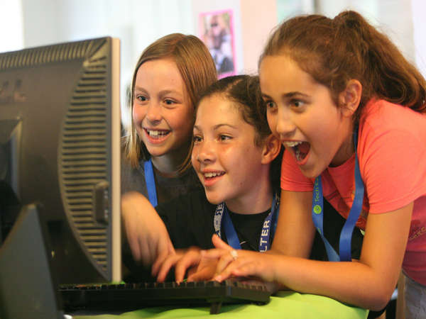 5 Reasons Your Kid Must Attend A Computer Camp This Summer