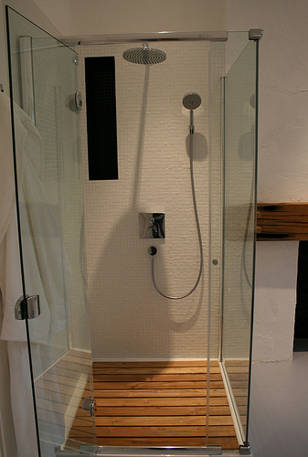 Eco Friendly Tips For The Bathroom: On A Budget!!