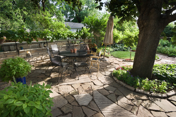 Four Inexpensive Ways To Makeover Your Outdoor Space