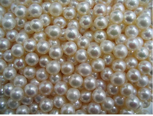 How To Wear Pearls Right