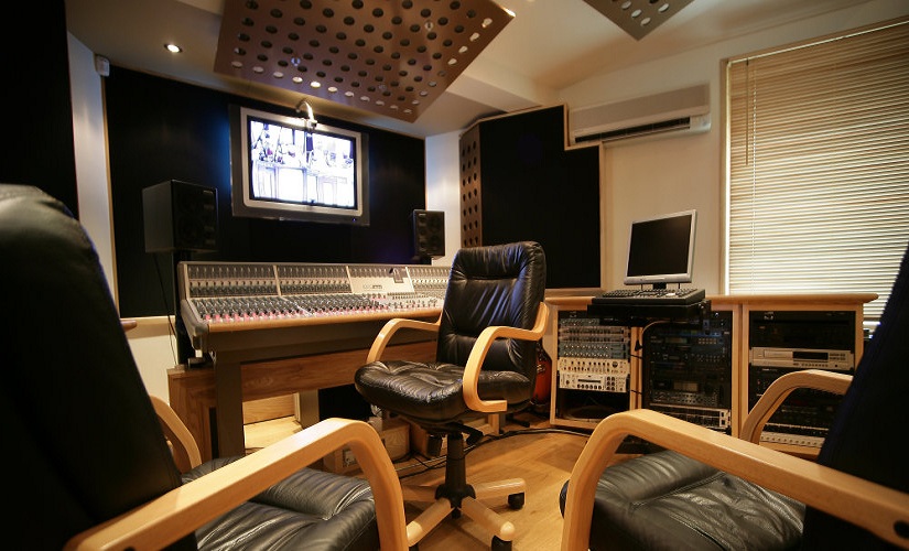 Choosing A Recording Studio? Follow Our Top Tips!