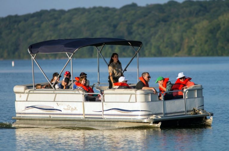 5 Sailing Tips For First-Time Pontoon Boat Owners