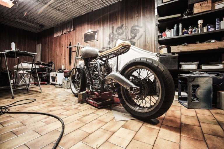 Man Cave: How to Build a Superb Garage for Your Toys