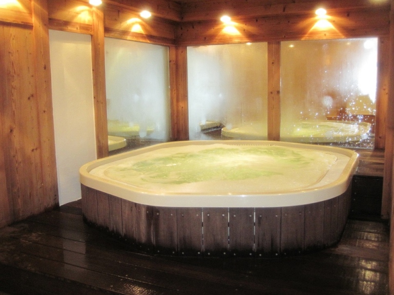 7 Must Have Features to Look for in a Jacuzzi!