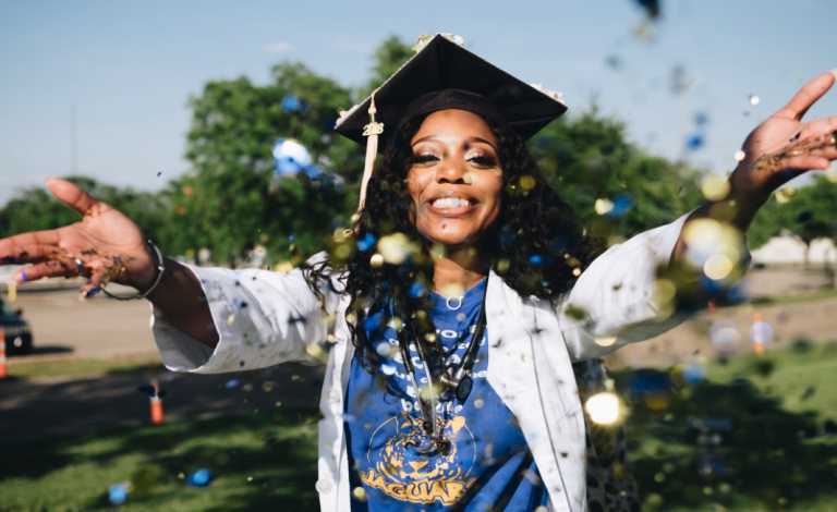 4 Graduation Picture Tips and Tricks