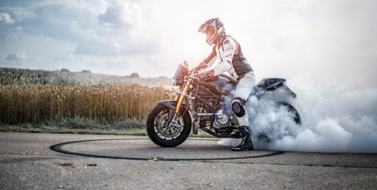 How Motorcyclists Can Handle Aggressive Drivers