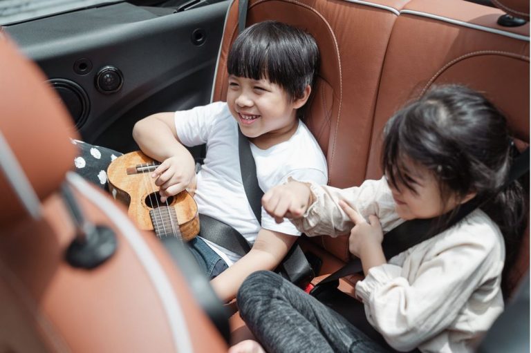 How to Keep The Sun Off Your Kids When Driving In The Car